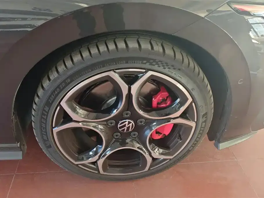 Volkswagen Golf GTI — фото 6