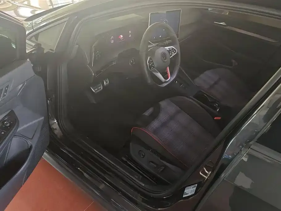 Volkswagen Golf GTI — фото 9