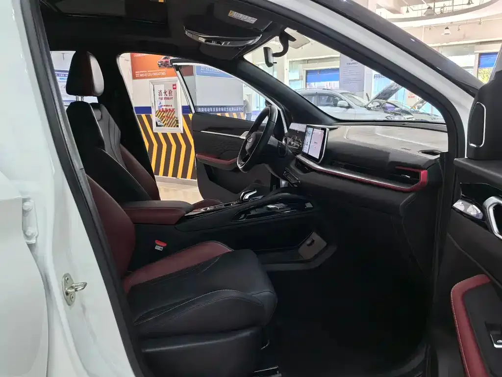 Geely Binyue — фото 10