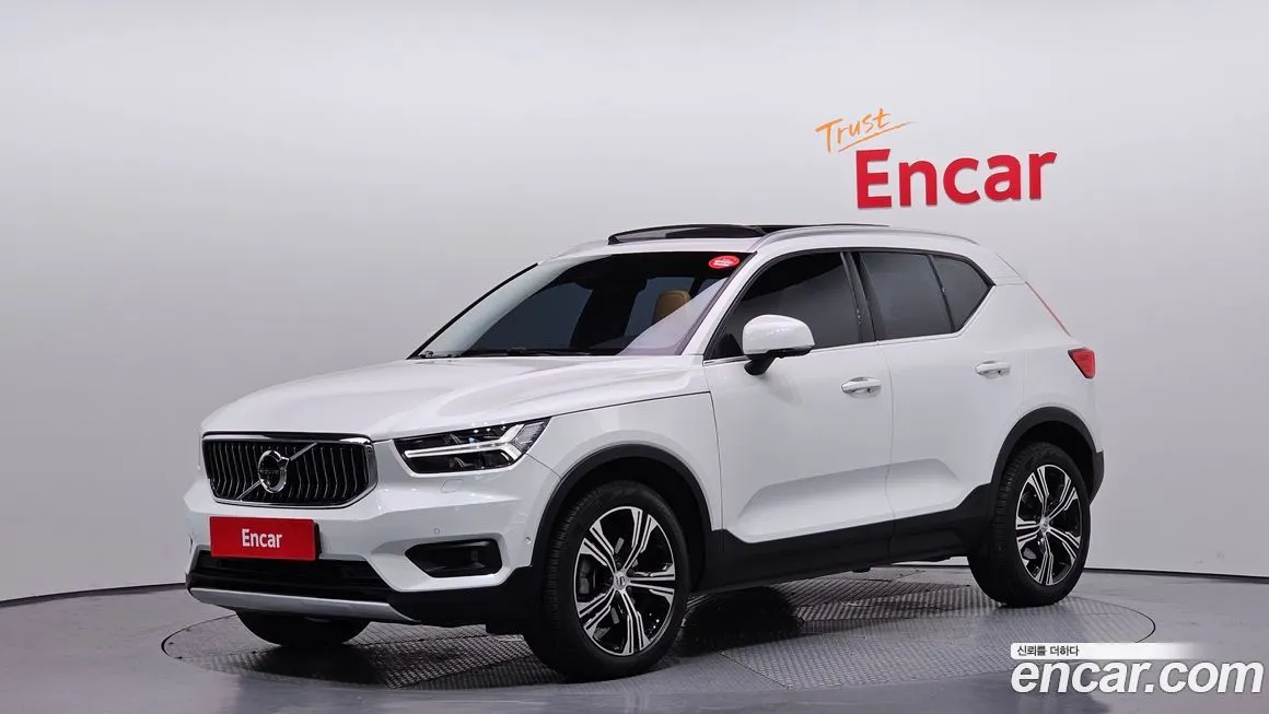 Volvo XC40 — фото 1