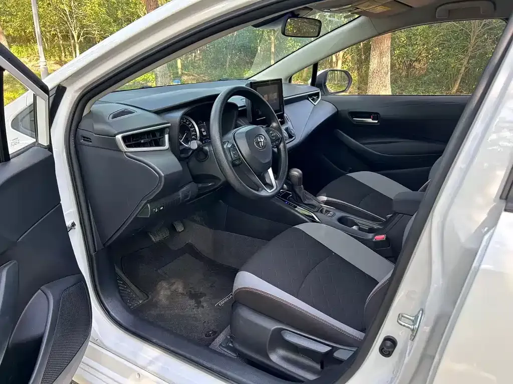Toyota Corolla — фото 4