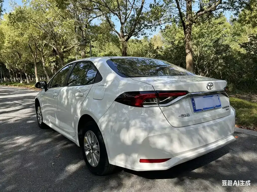 Toyota Corolla — фото 9