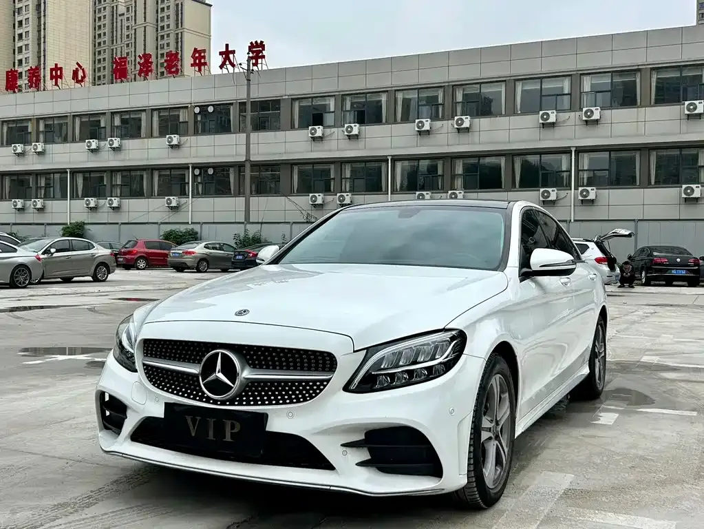 Mercedes-Benz C-Class — фото 1