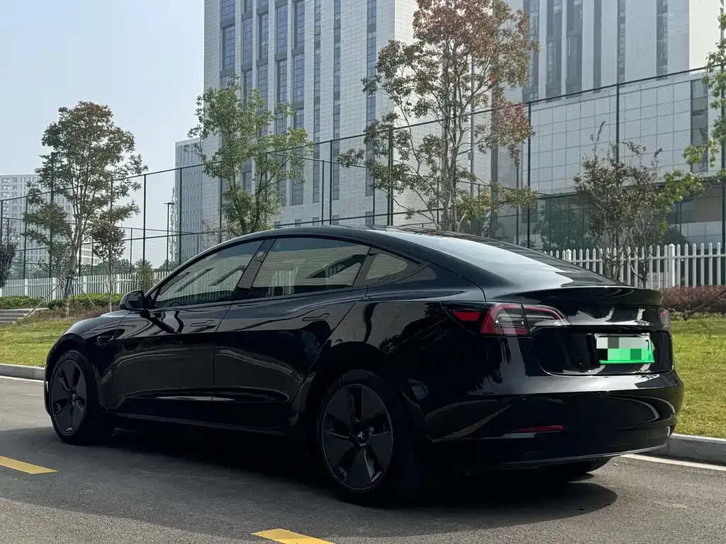 Tesla Model 3 — фото 3