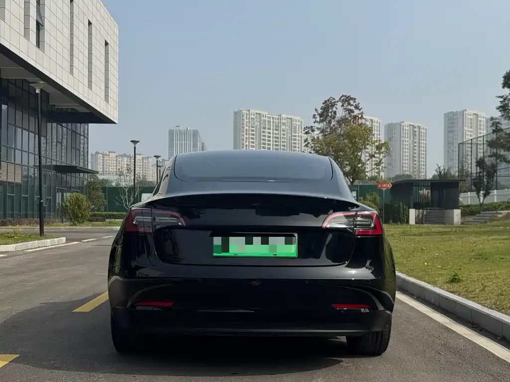 Tesla Model 3 — фото 4