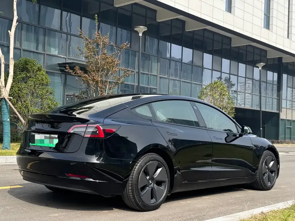 Tesla Model 3 — фото 6
