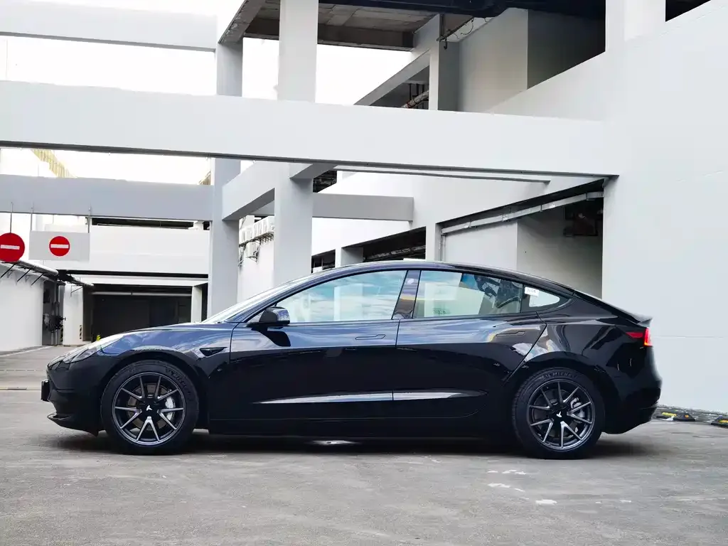 Tesla Model 3 — фото 4