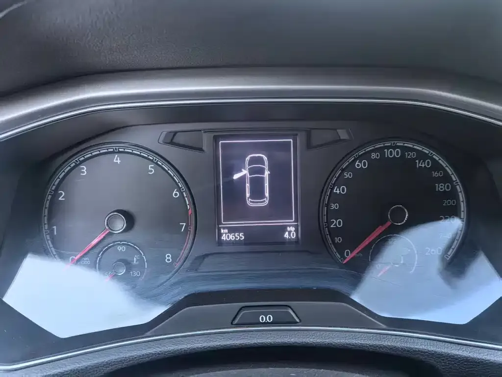 Volkswagen T-Roc — фото 7