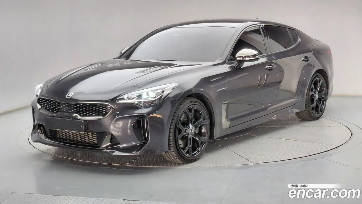 Kia Stinger — фото 1