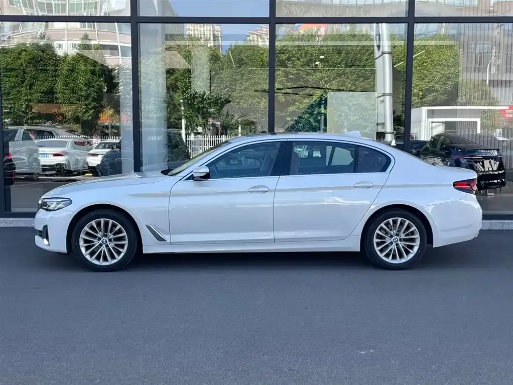 BMW 5 Series — фото 4