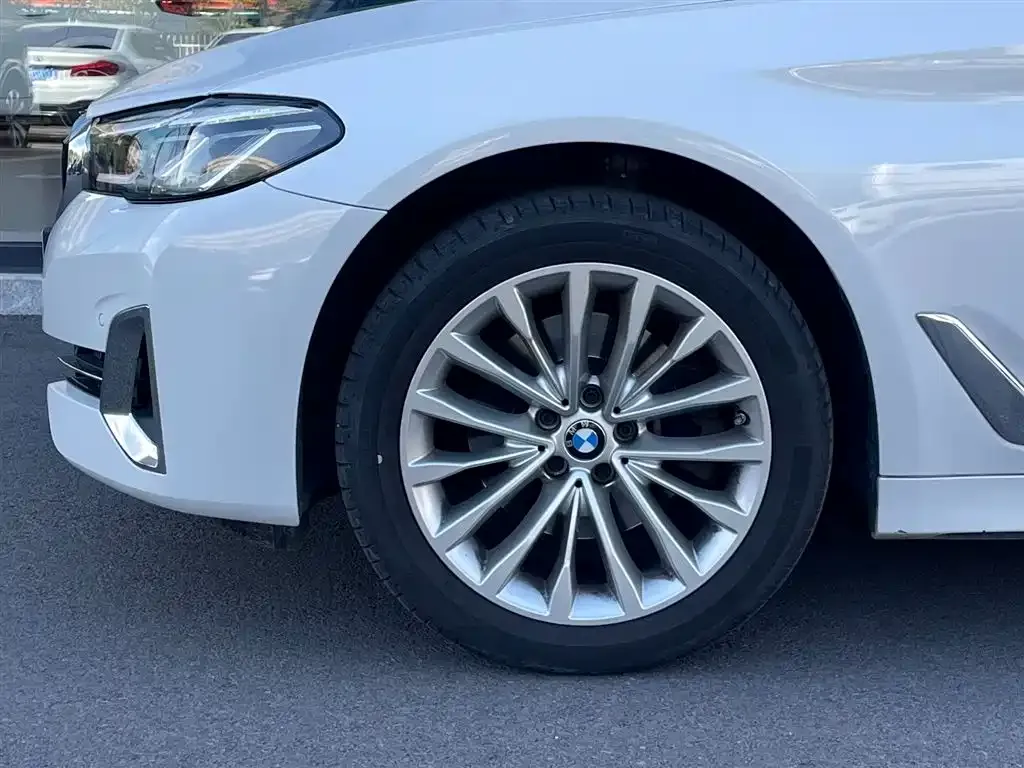 BMW 5 Series — фото 6