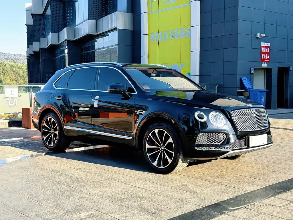 Bentley Bentayga PHEV — фото 2