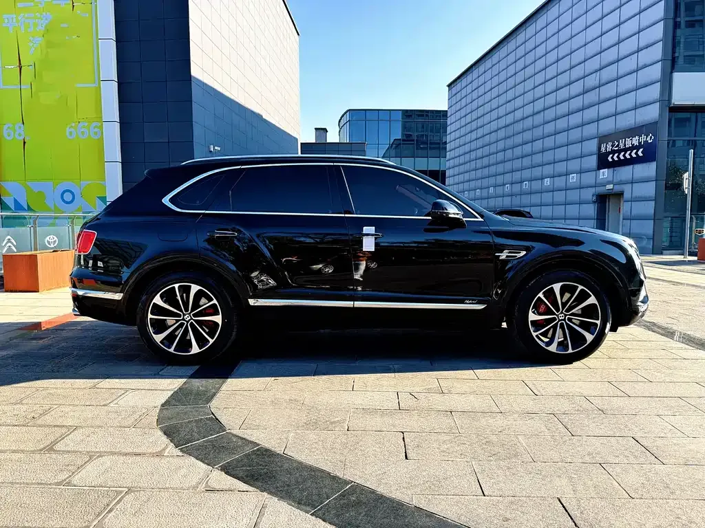 Bentley Bentayga PHEV — фото 4