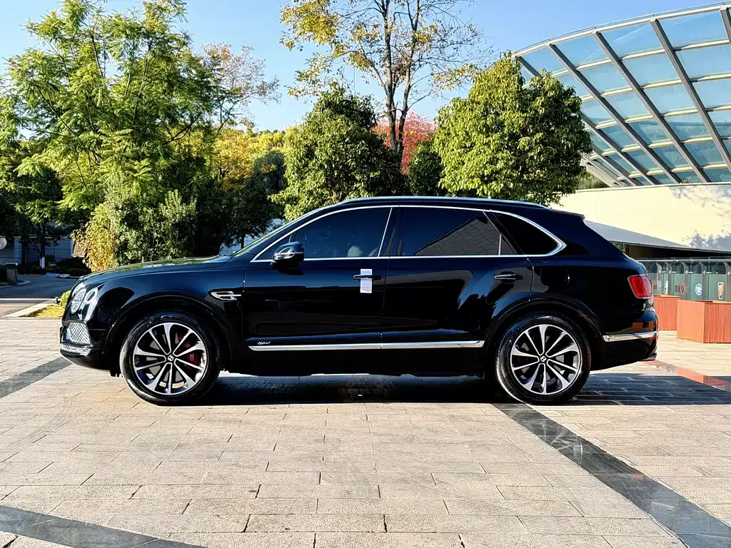 Bentley Bentayga PHEV — фото 5