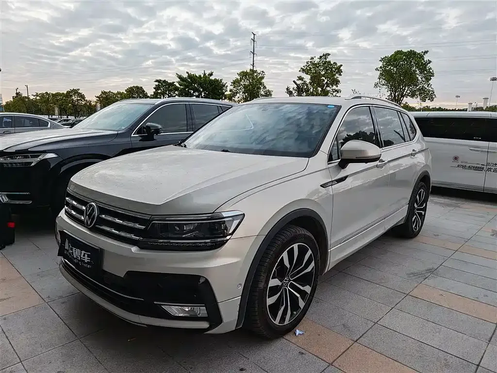 Volkswagen Tiguan L — фото 1