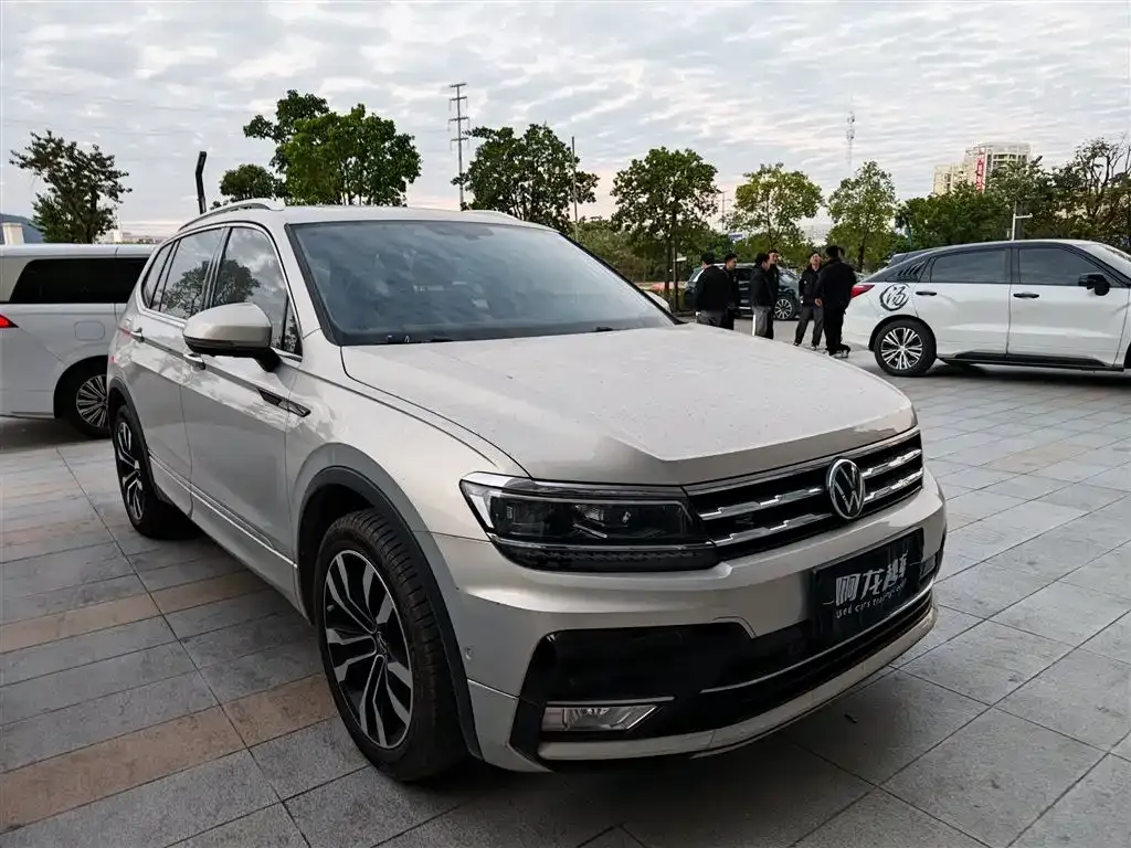Volkswagen Tiguan L — фото 2