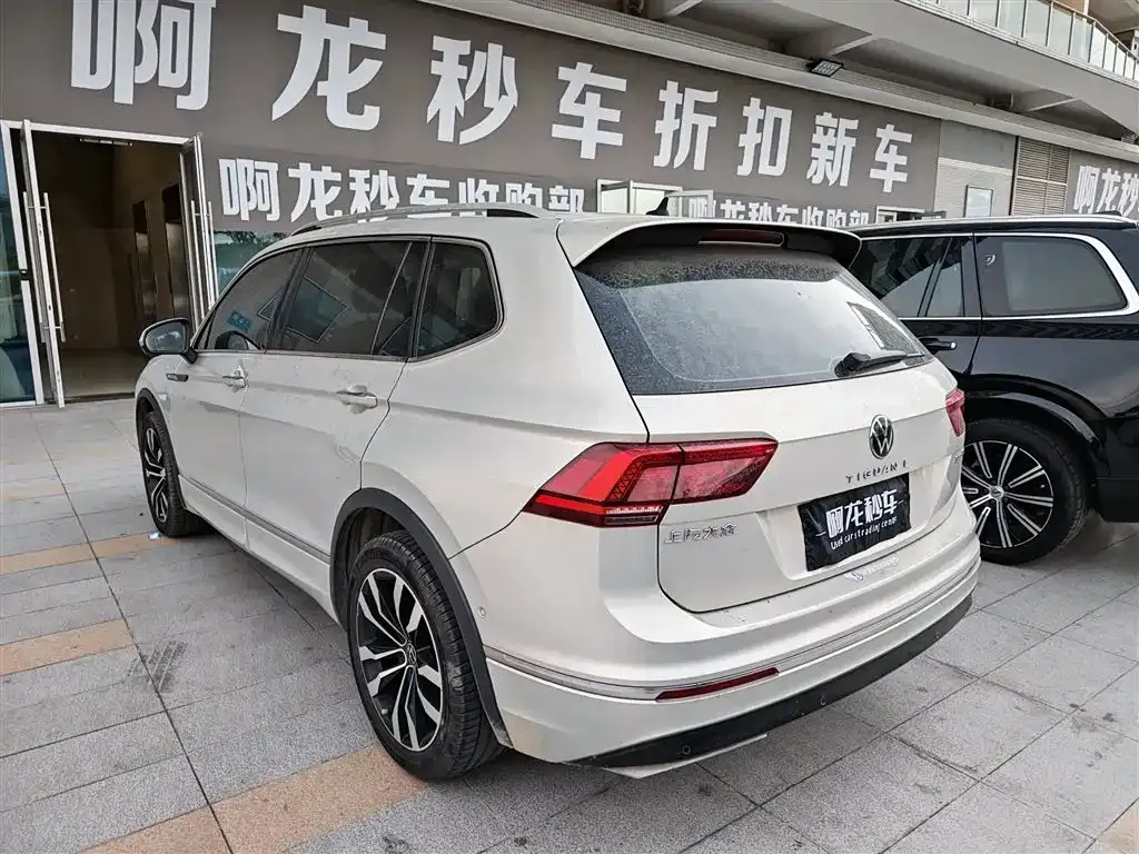 Volkswagen Tiguan L — фото 5