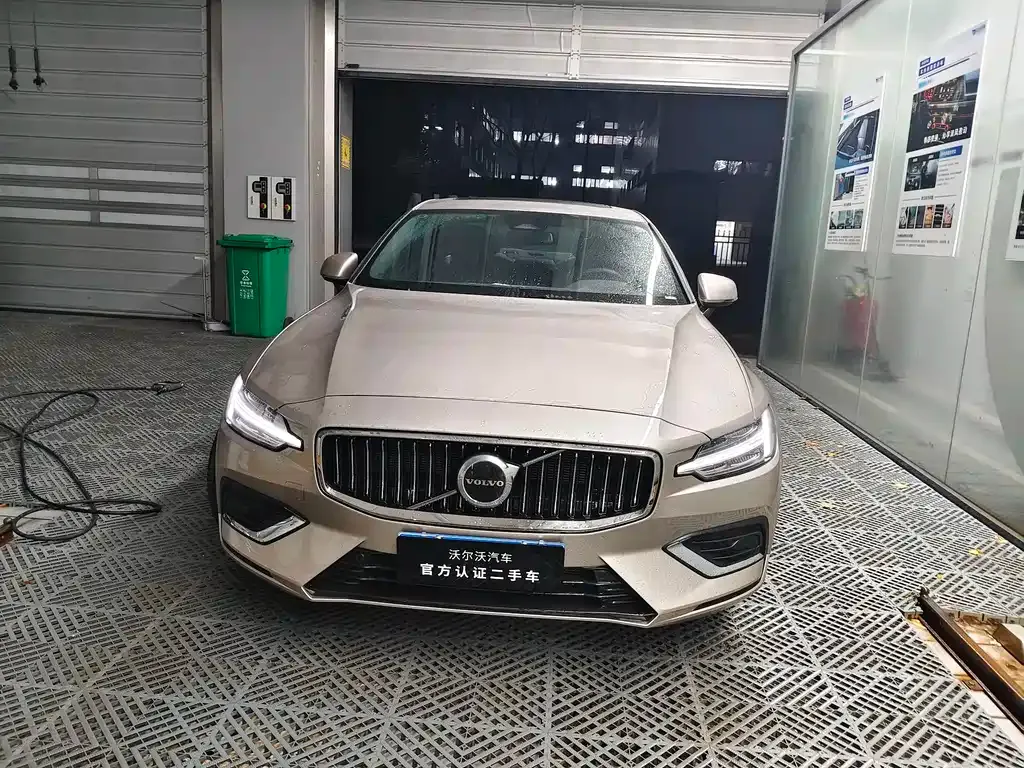 Volvo S60 — фото 2