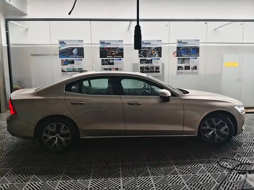 Volvo S60 — фото 4
