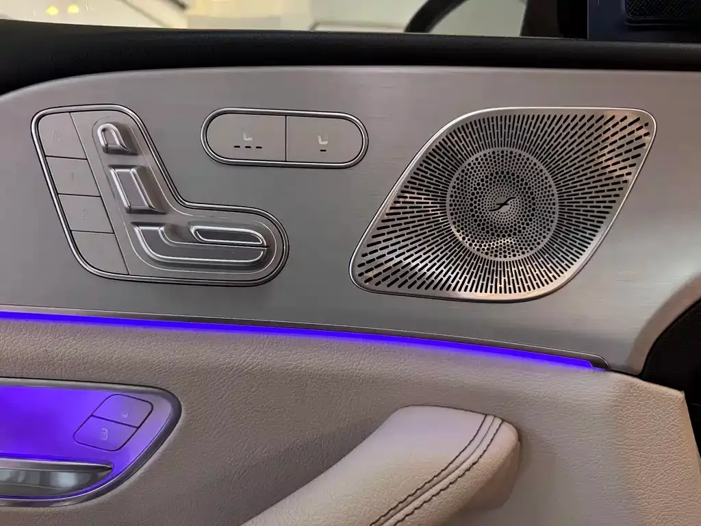 Mercedes-Benz GLS — фото 6