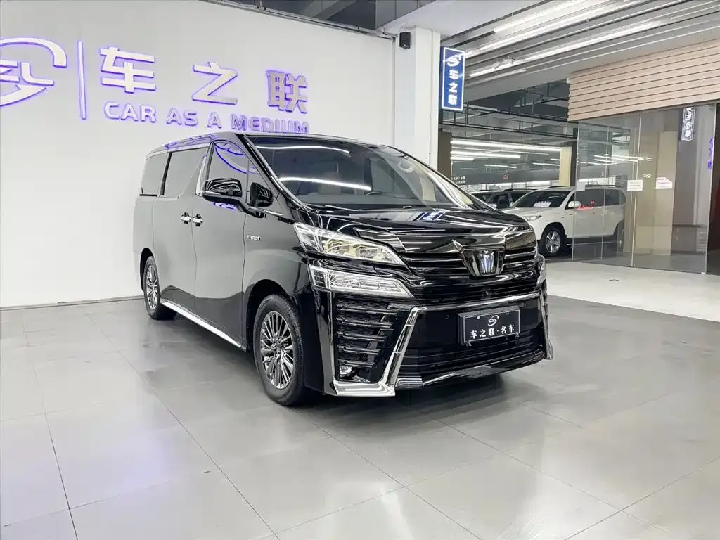 Toyota Vellfire — фото 1