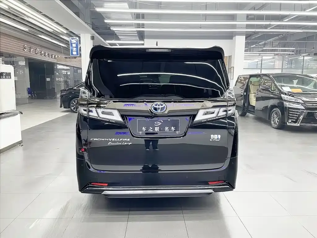 Toyota Vellfire — фото 5
