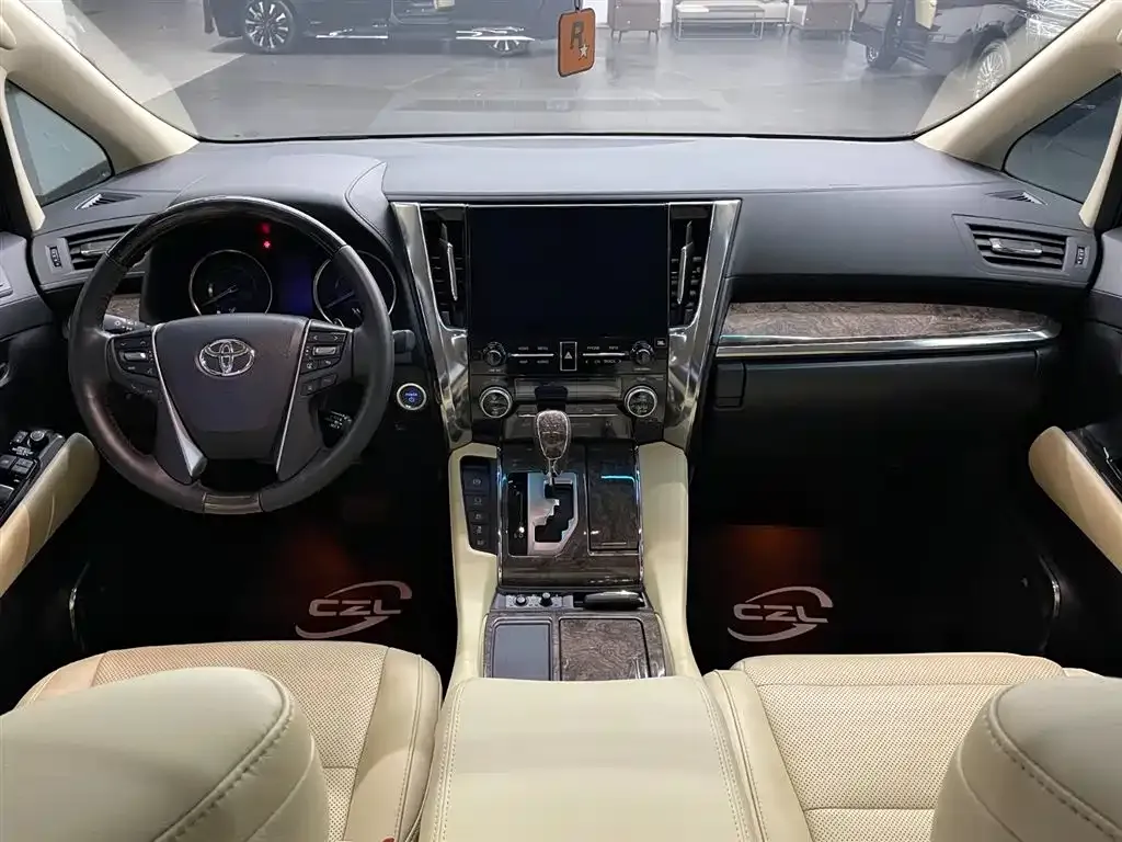 Toyota Vellfire — фото 7