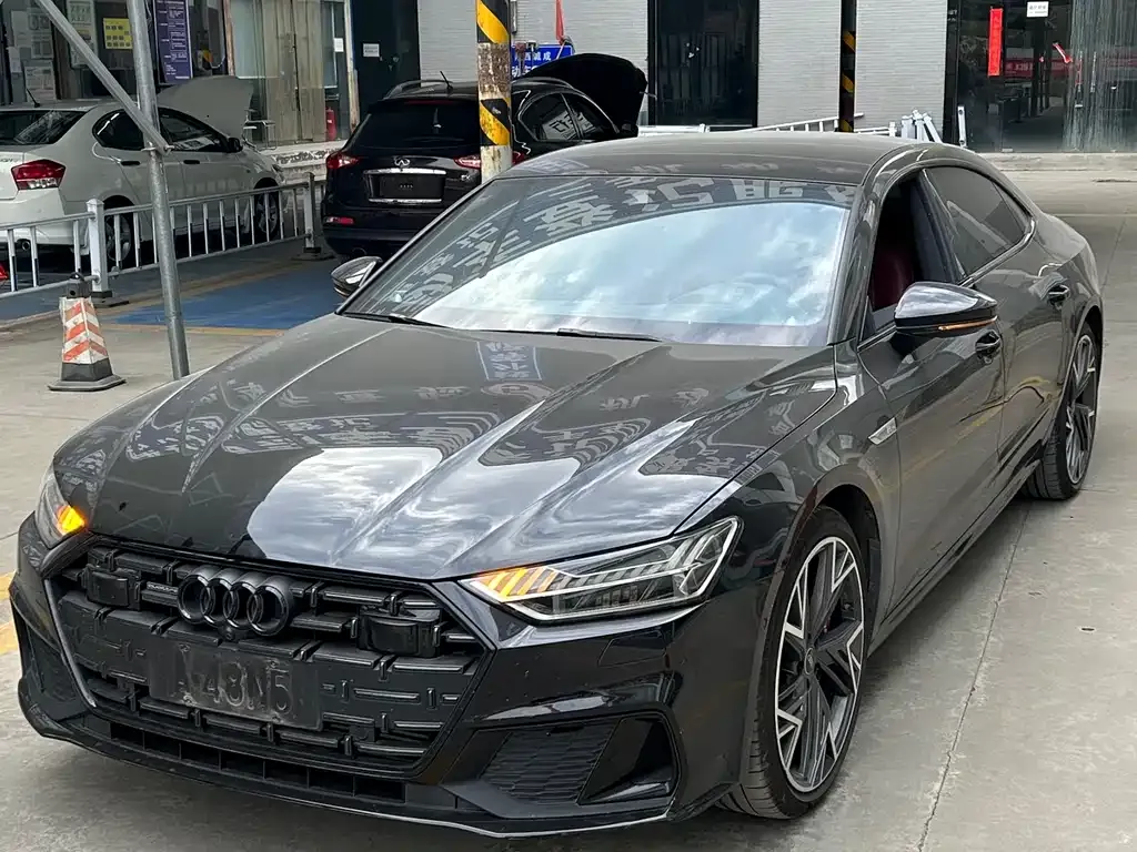 Audi A7L — фото 1