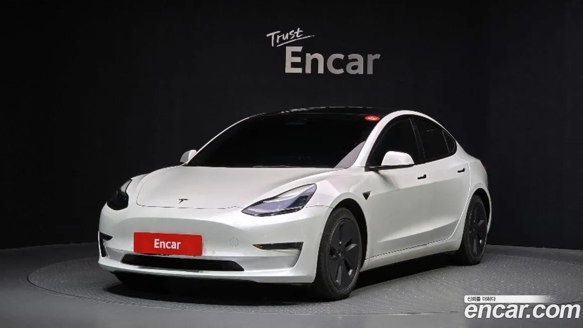 Tesla Model 3 — фото 1