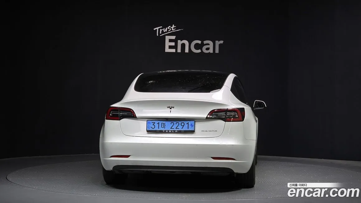 Tesla Model 3 — фото 4