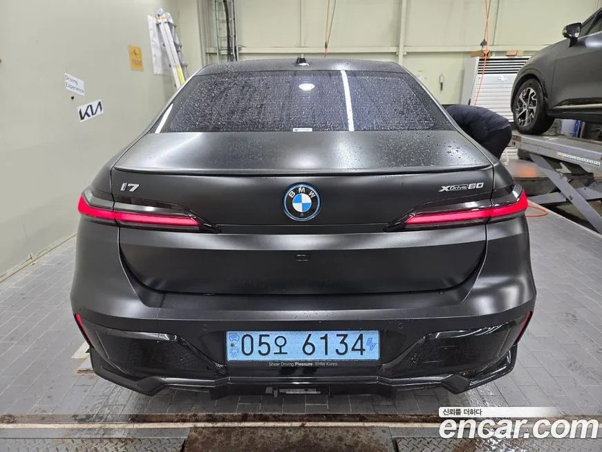 BMW i7 — фото 2