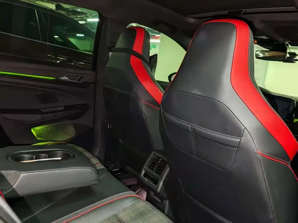 Volkswagen Golf GTI — фото 8