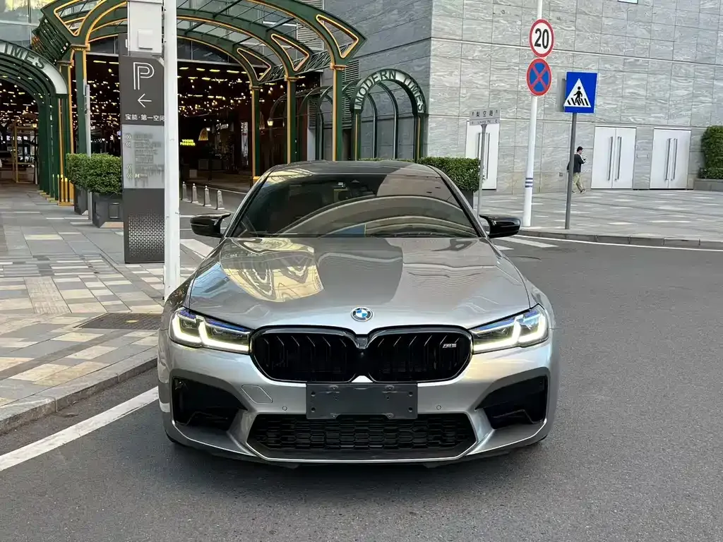 BMW M5 — фото 1