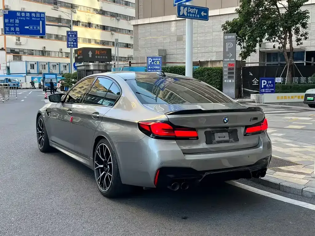 BMW M5 — фото 9