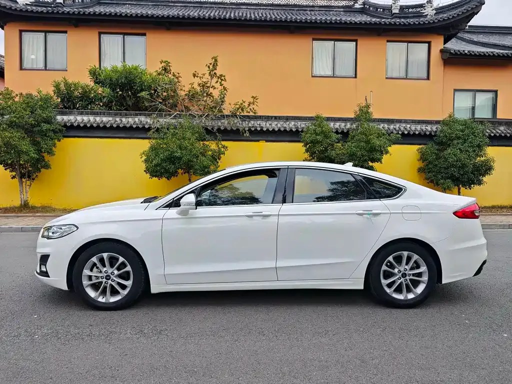 Ford Mondeo — фото 10
