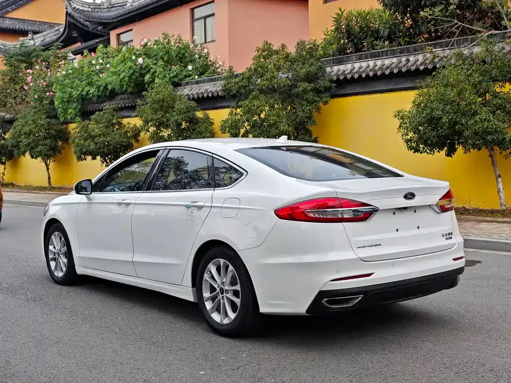 Ford Mondeo — фото 7