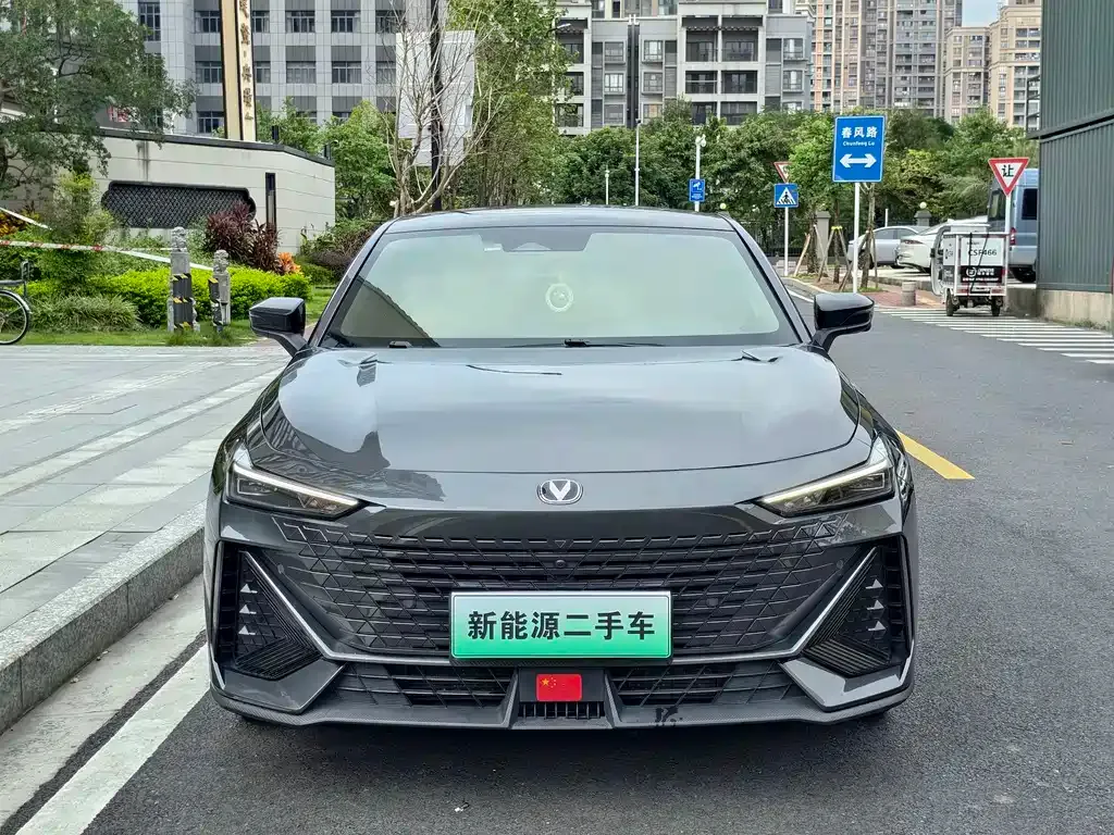 Changan UNI-V iDD — фото 2