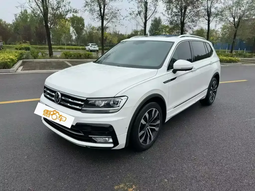 Volkswagen Tiguan L — фото 1