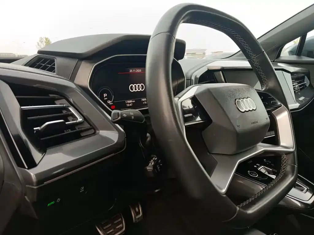 Audi Q4 e-tron — фото 10