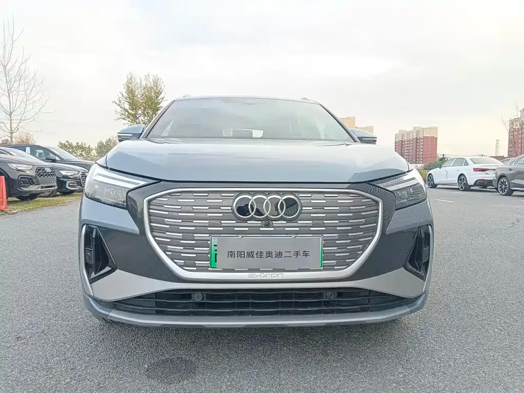Audi Q4 e-tron — фото 2
