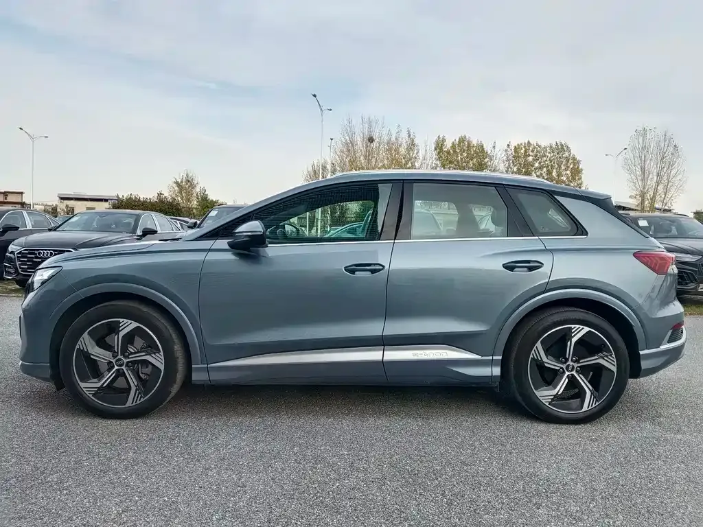 Audi Q4 e-tron — фото 4