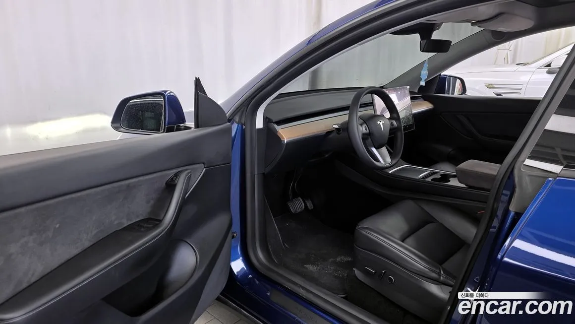 Tesla Model Y — фото 10
