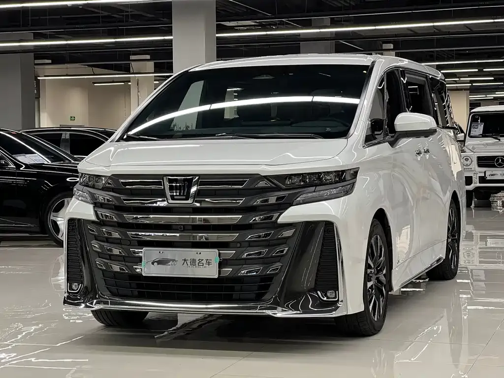 Toyota Vellfire — фото 1