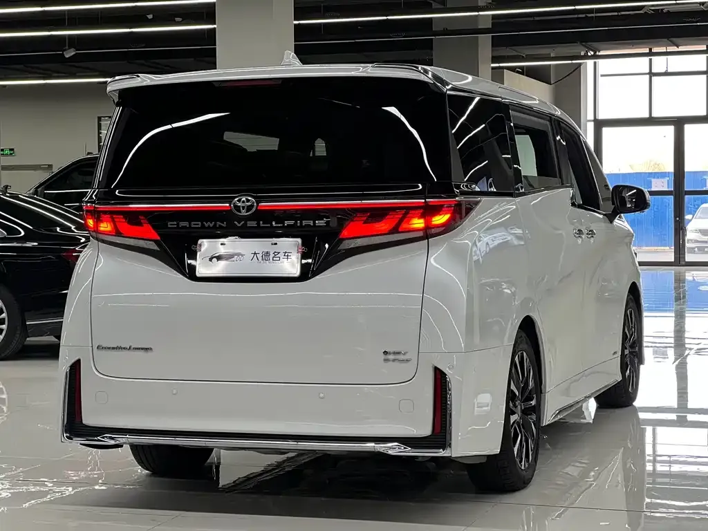 Toyota Vellfire — фото 4