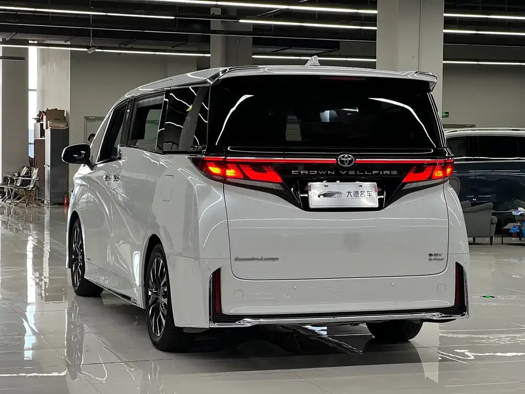 Toyota Vellfire — фото 6