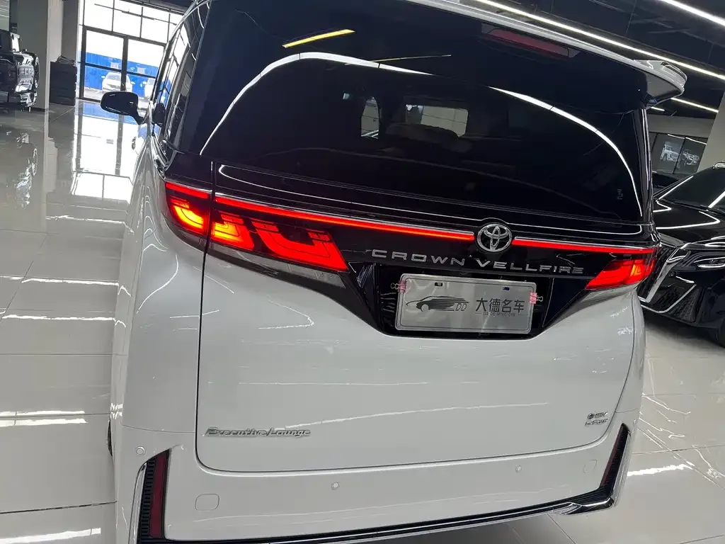 Toyota Vellfire — фото 7