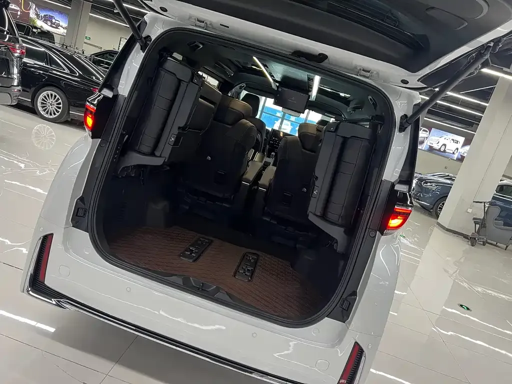 Toyota Vellfire — фото 8