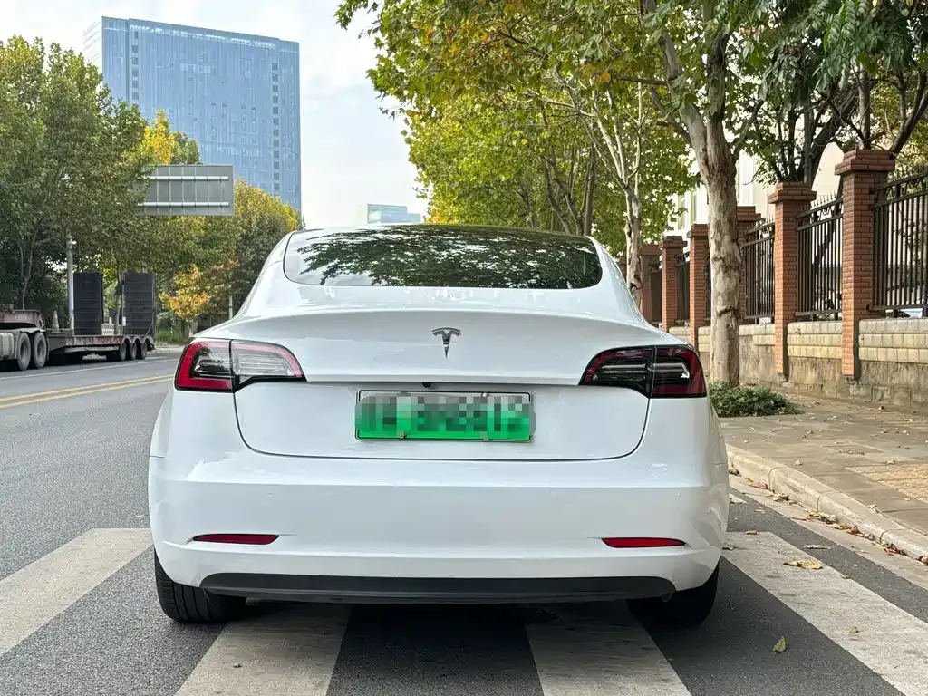 Tesla Model 3 — фото 8