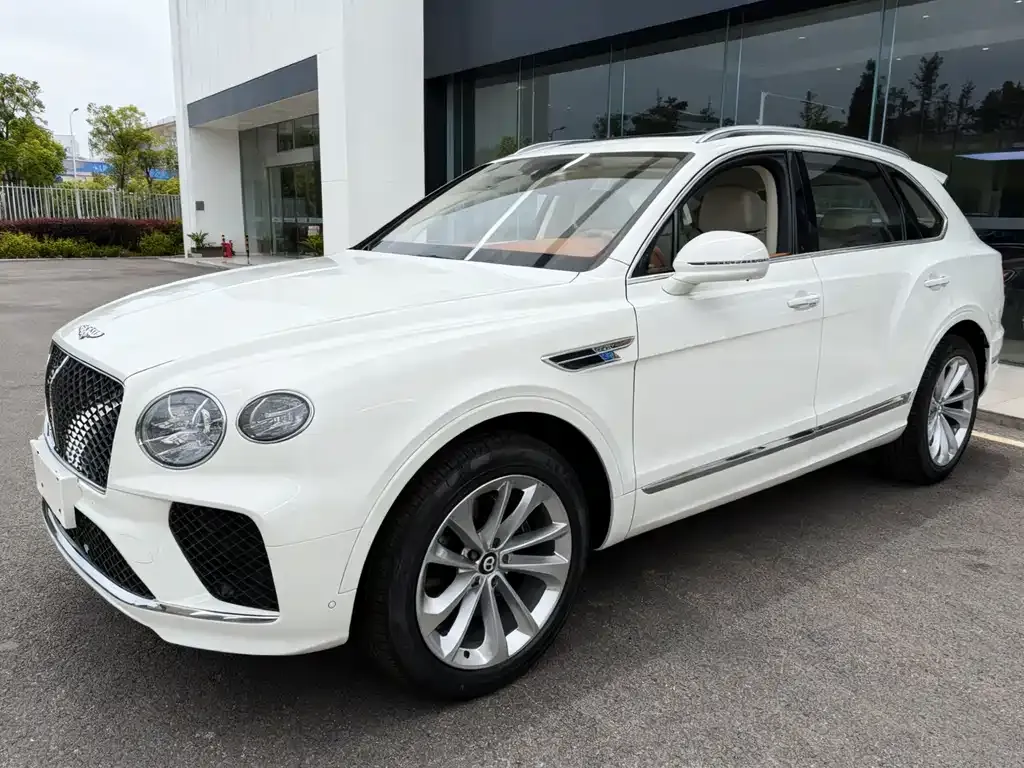 Bentley Bentayga — фото 1