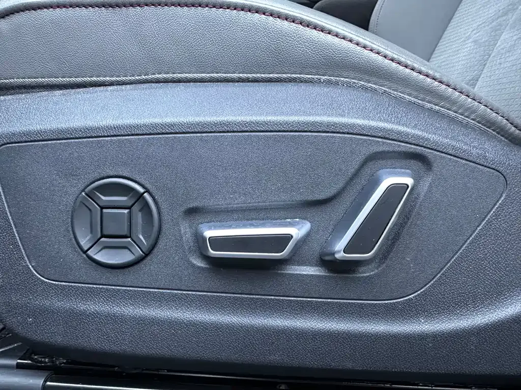 Audi Q5 e-tron — фото 4